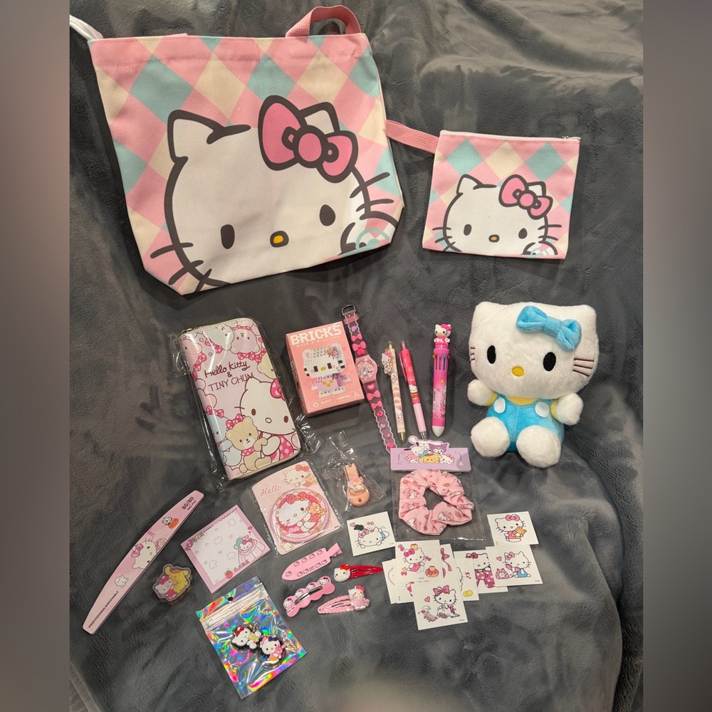 ❤️❤️Sanrio Hello Kitty Tote Bag and Accessories Set - Over 20 Items